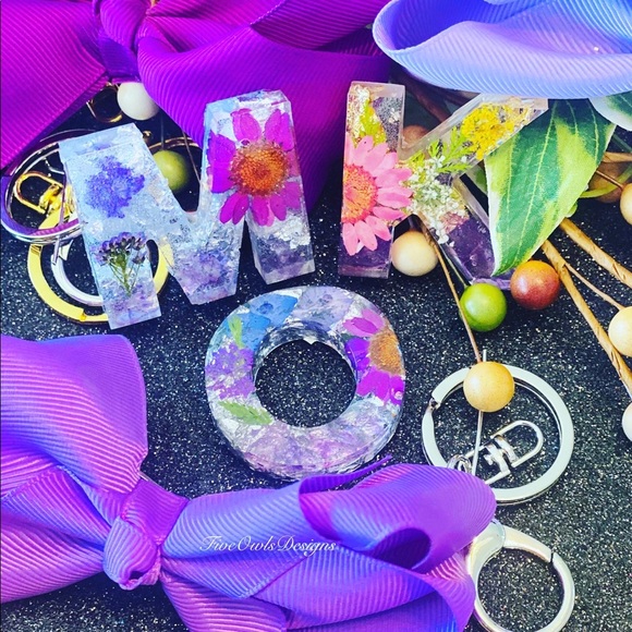 Customized Resin Letters “A-Z” KeyChain - Picture 2 of 2